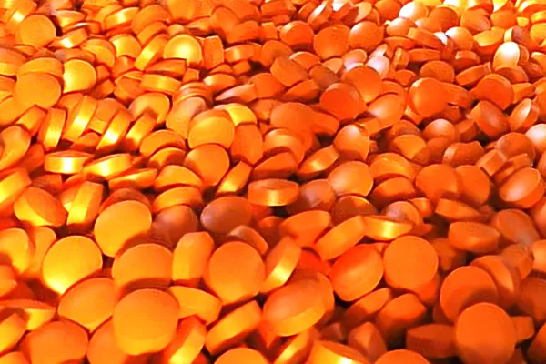 Granulacja farmaceutyczna w wytłaczarce dwuślimakowej.