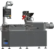 Wytłaczarka laboratoryjna LE-2C 2x32 mm z dozownikiem grawimetrycznym i dozownikiem granulek.
