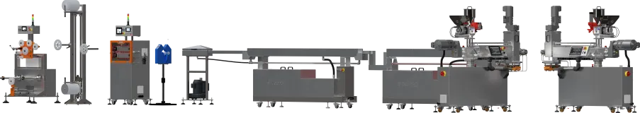 Linia do produkcji filamentu z dwoma wytłaczarkami fi 32mm do wytłaczania dwukomponentowego typu rdzeń - płaszcz poprzez powlekanie rdzenia, przystosowana do automatyzacji procesu.