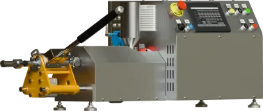 Wytłaczarka laboratoryjna LE-1S 12 mm wyposażona w adapter do napełniania cylindra wtryskarki.